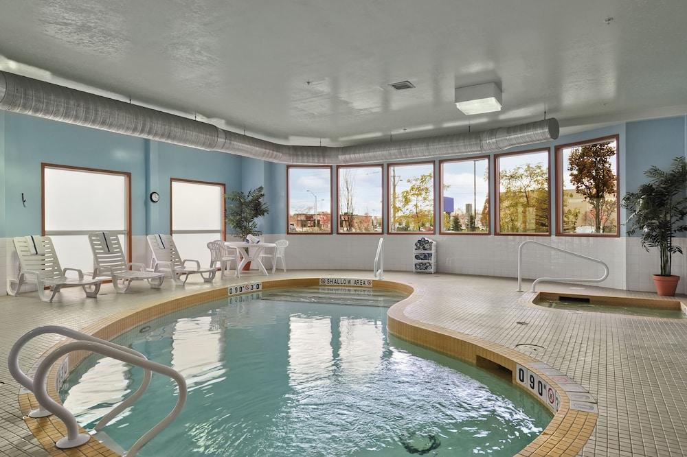 Super 8 By Wyndham South Hotel 2*