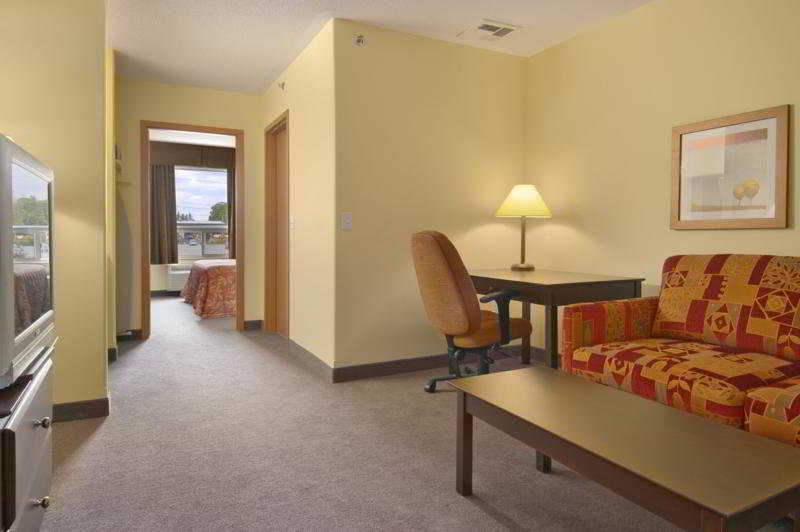 Super 8 By Wyndham South Hotel