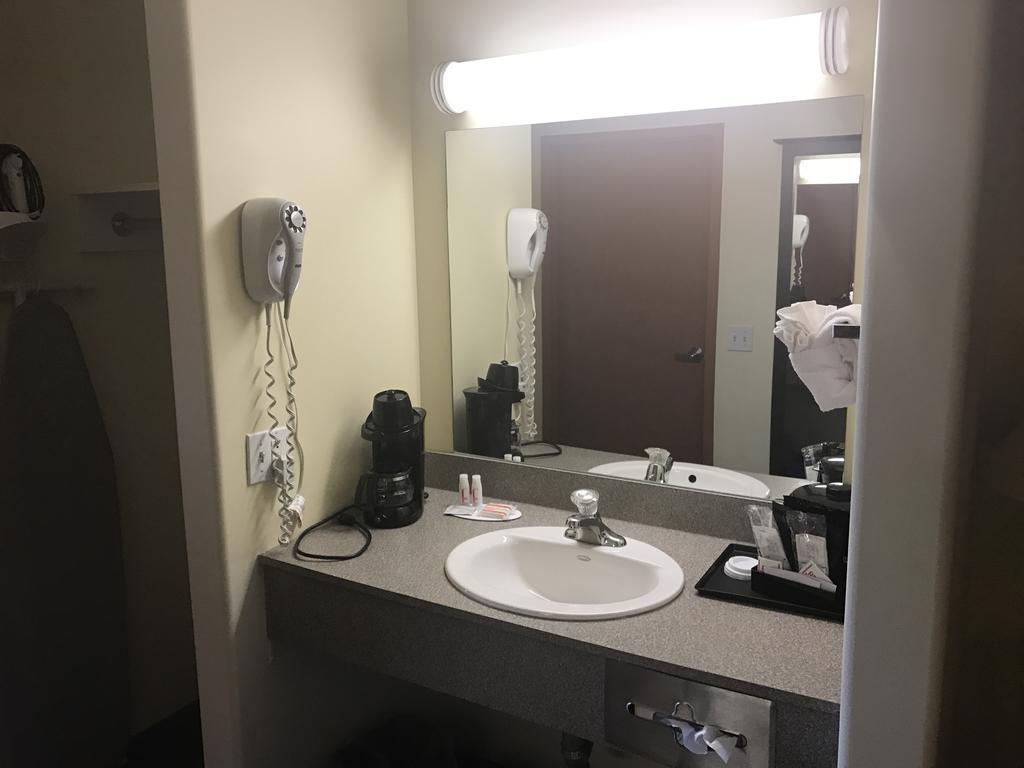 Super 8 By Wyndham South Hotel