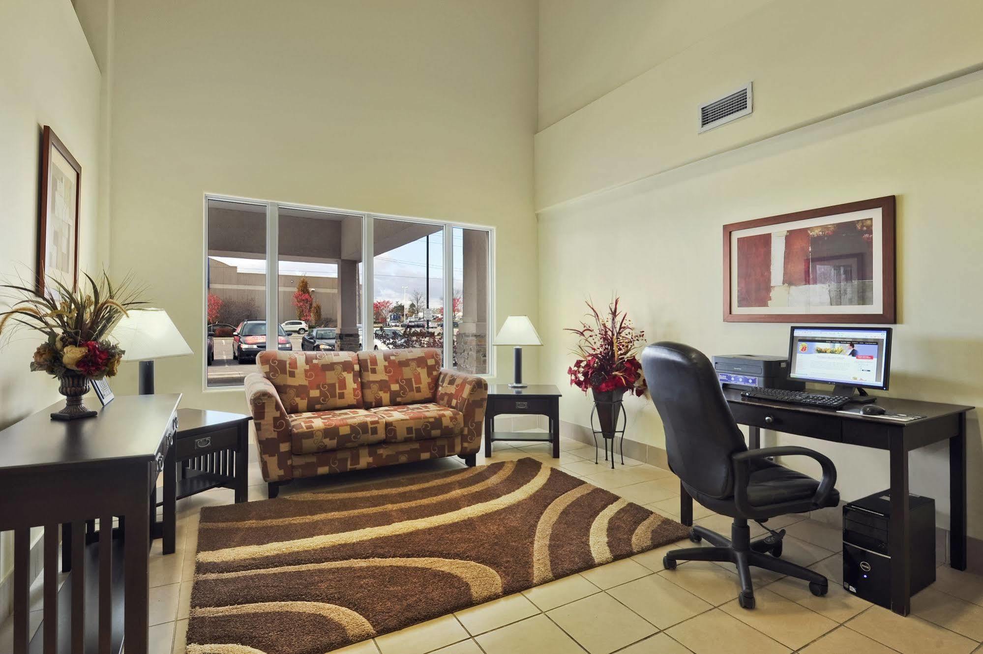 Super 8 By Wyndham South Hotel 2*